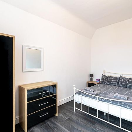 Two Bedroom Holiday Apartment 콜윈베이 외부 사진